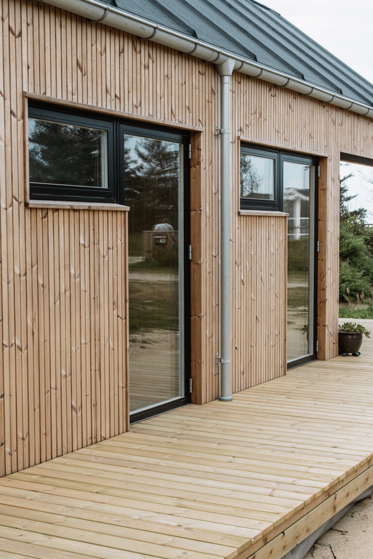 Arkitekttegnet sommerhus i Nr. Lyngby ved vestkysten