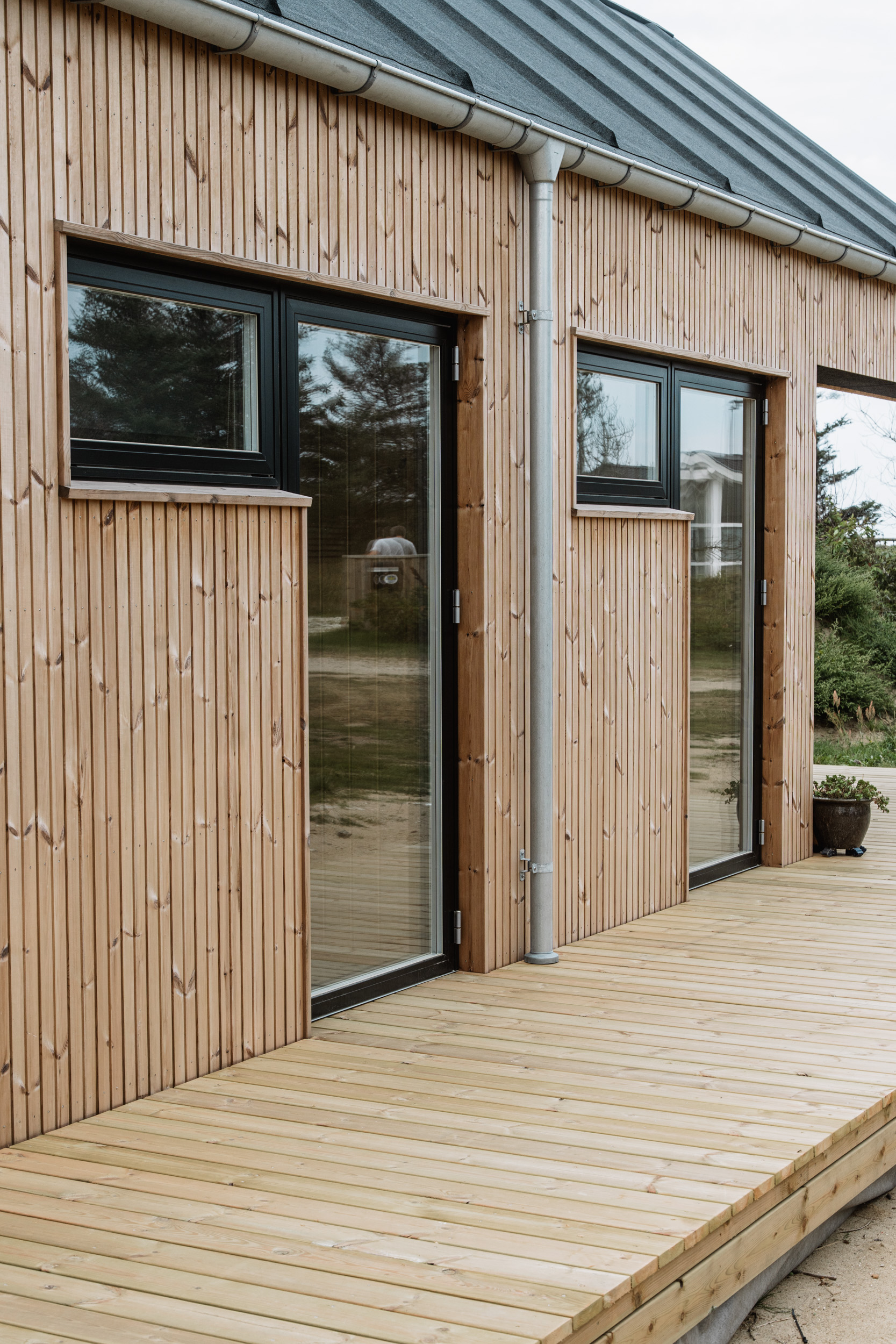 Sommerhus i lyst træ